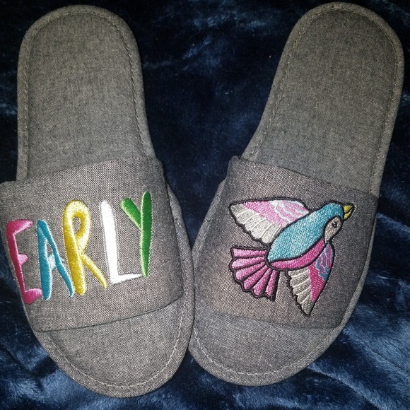 Adorable bedroom shoes. - Picture 2 of 4